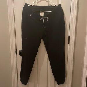 FIGS medium petite black joggers